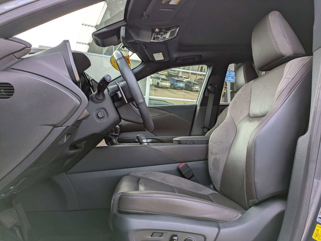 Used 2023 Lexus RX 350 w/ Accessory Package (2T) AWD/4WD image 2