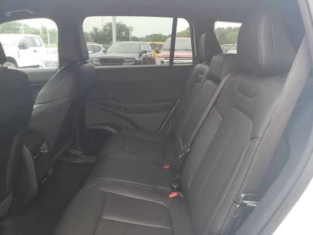 Used 2026 Jeep Cherokee Limited AWD/4WD image 14