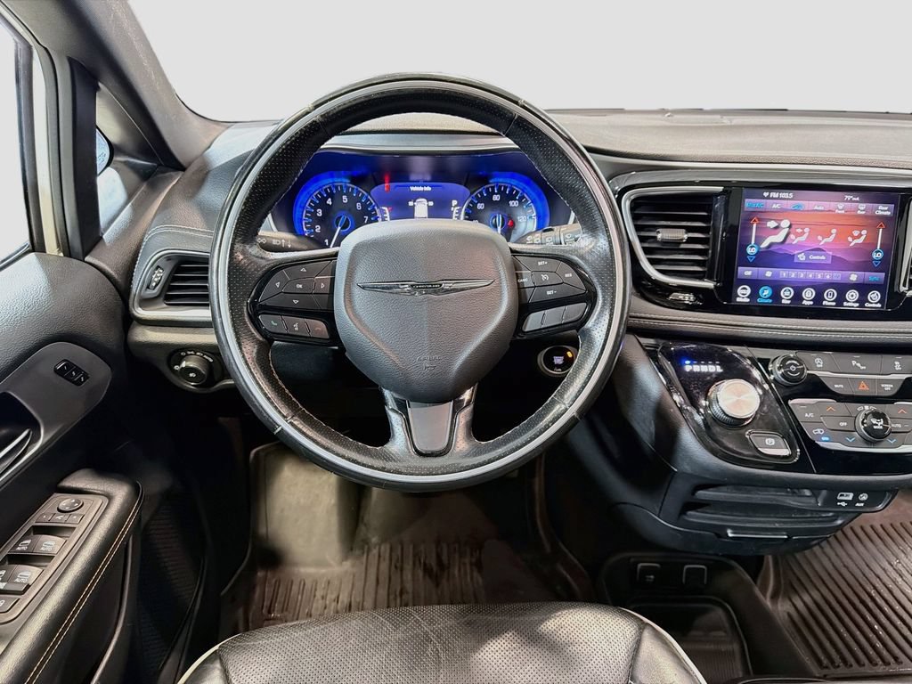 Used 2019 Chrysler Pacifica Limited w/ S Appearance Package FWD image 23