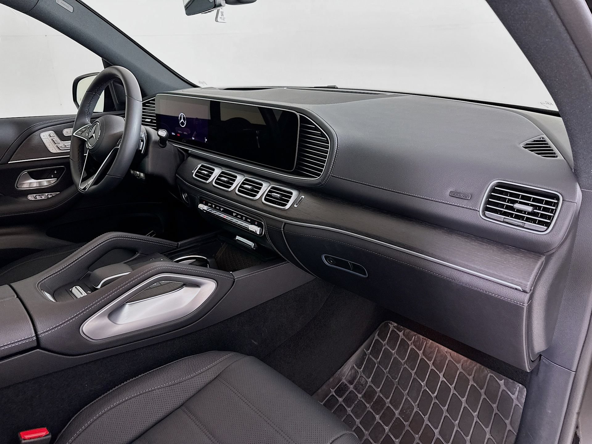 Used 2024 Mercedes-Benz GLE 580 4MATIC image 32