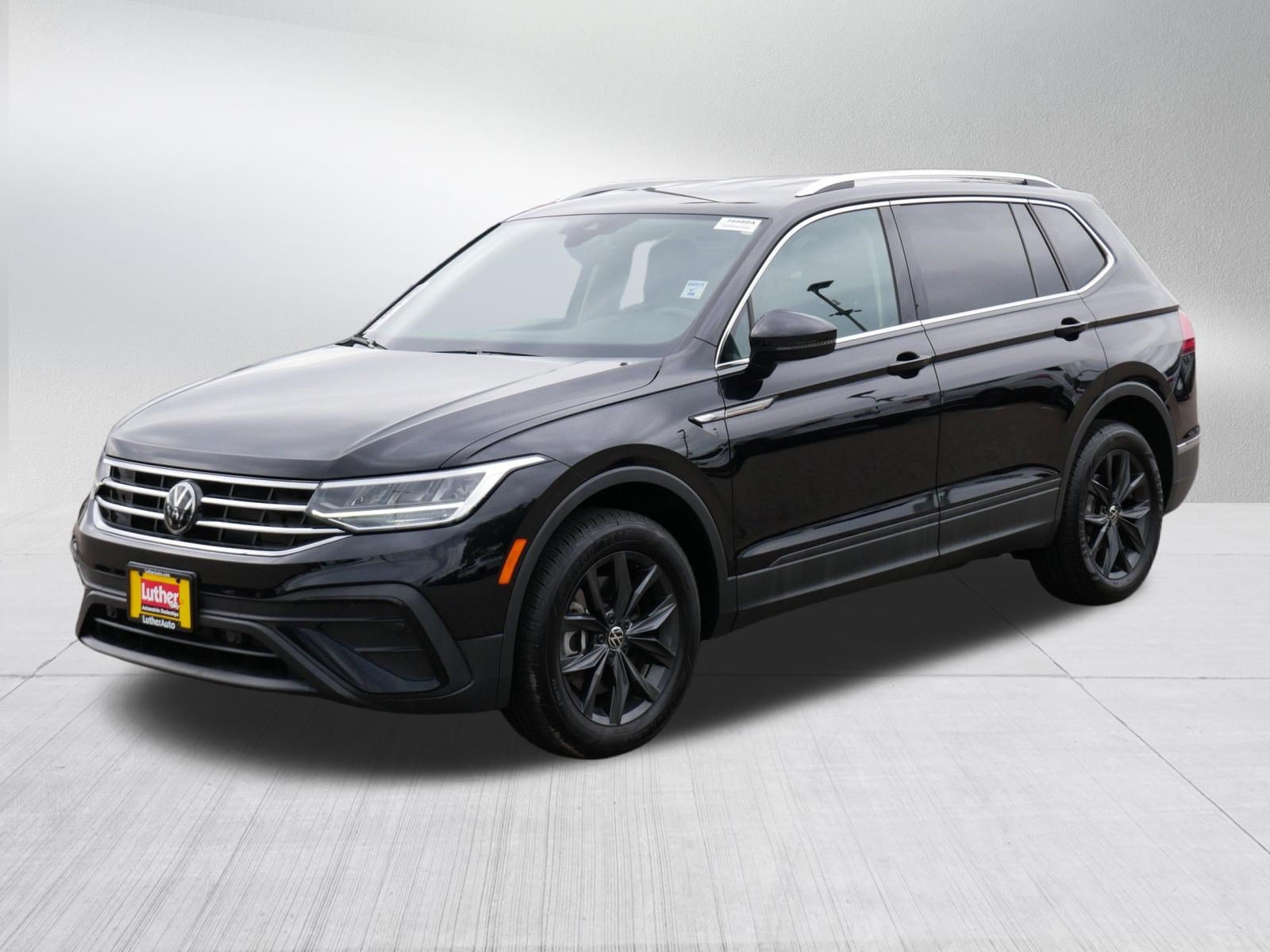 Certified 2024 Volkswagen Tiguan SE w/ MDO Package, Two-Row AWD/4WD image 3