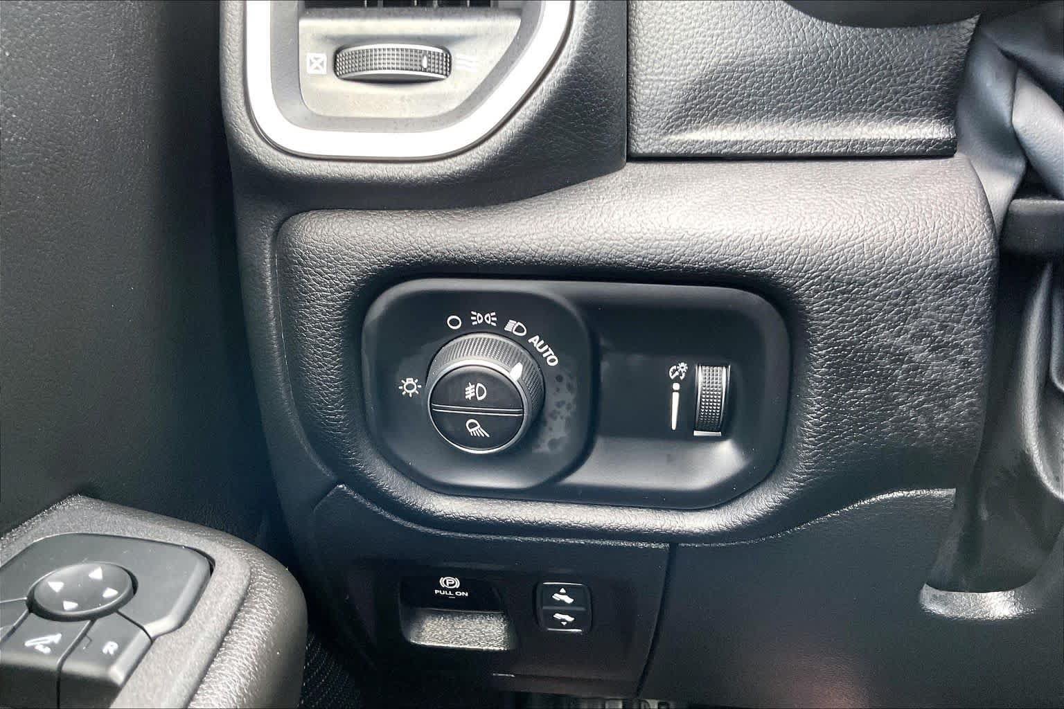 Used 2025 RAM 1500 Big Horn w/ Night Edition AWD/4WD image 32