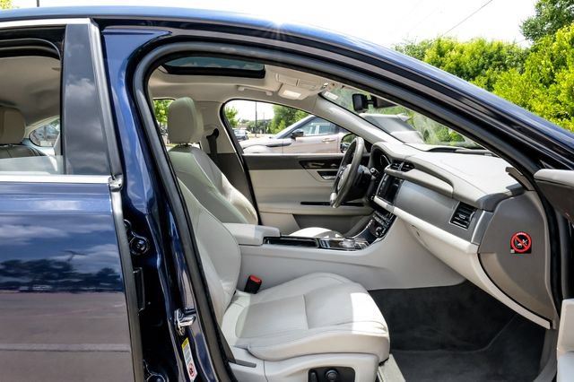 Used 2016 Jaguar XF Prestige RWD image 41