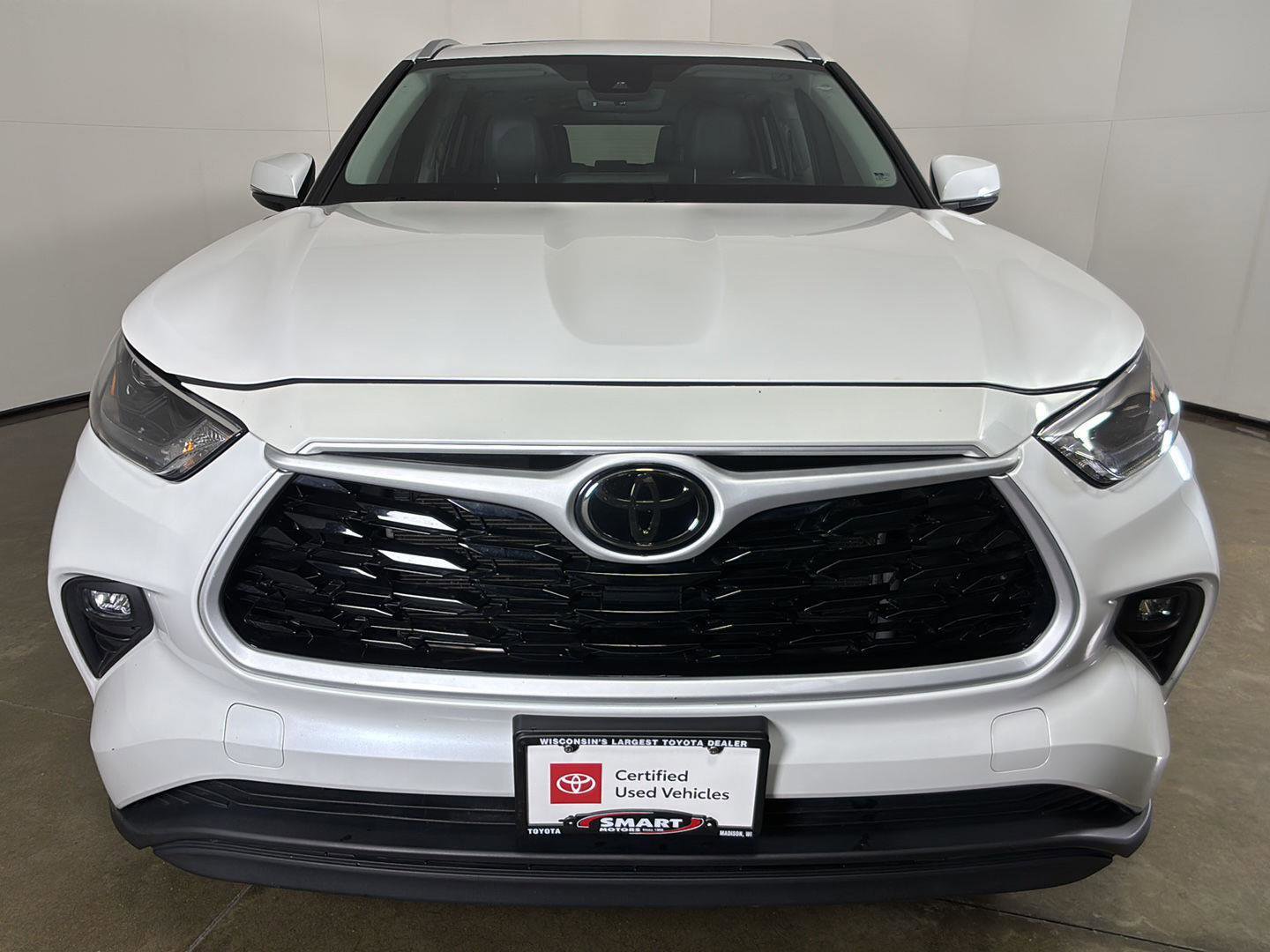 Used 2024 Toyota Highlander XLE AWD/4WD image 5