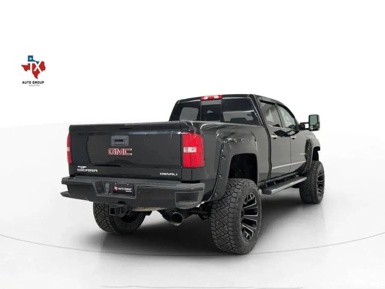 Used 2018 GMC Sierra 2500 Denali w/ Duramax Plus Package AWD/4WD image 6