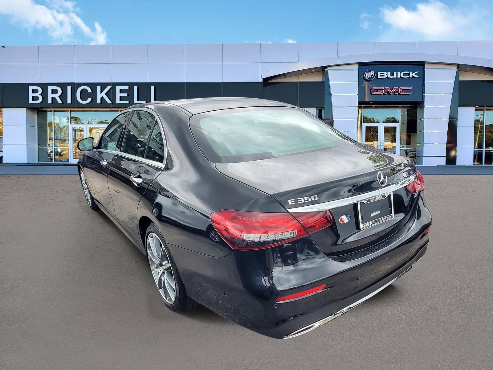 Used 2022 Mercedes-Benz E 350 Sedan image 4