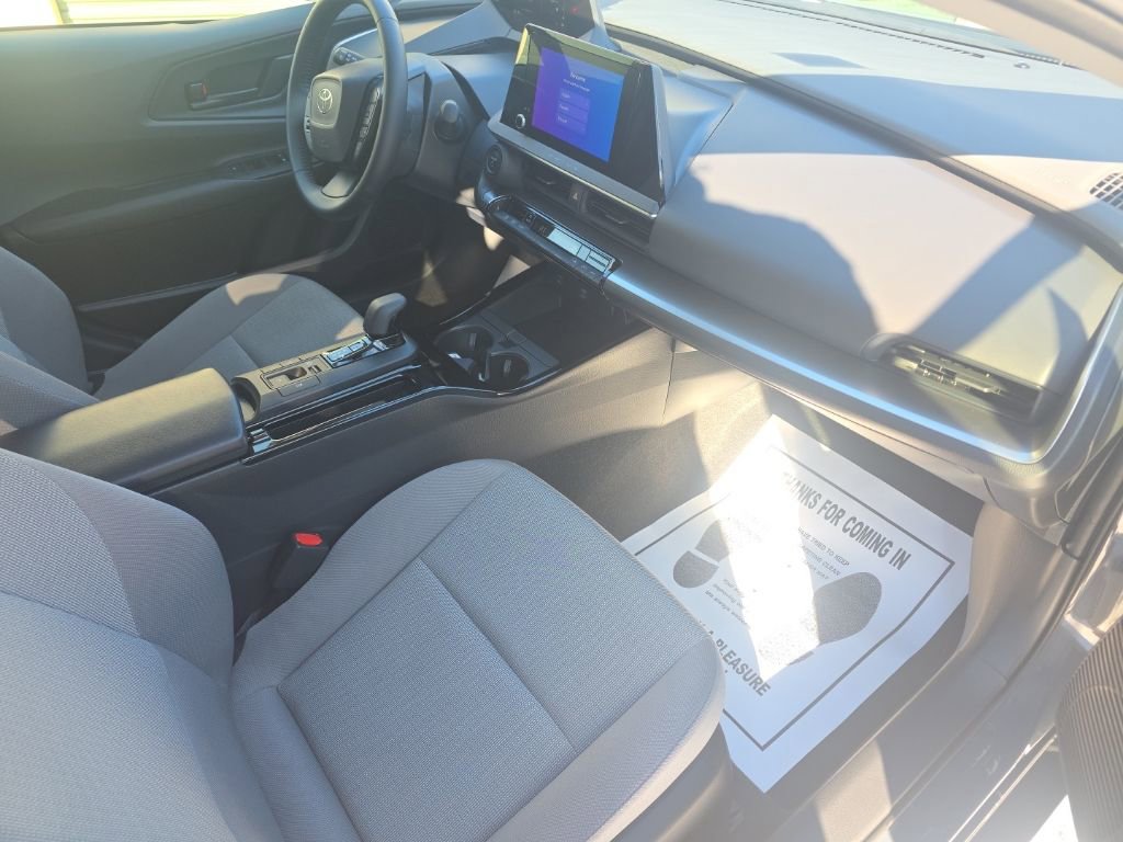 Used 2024 Toyota Prius LE image 18
