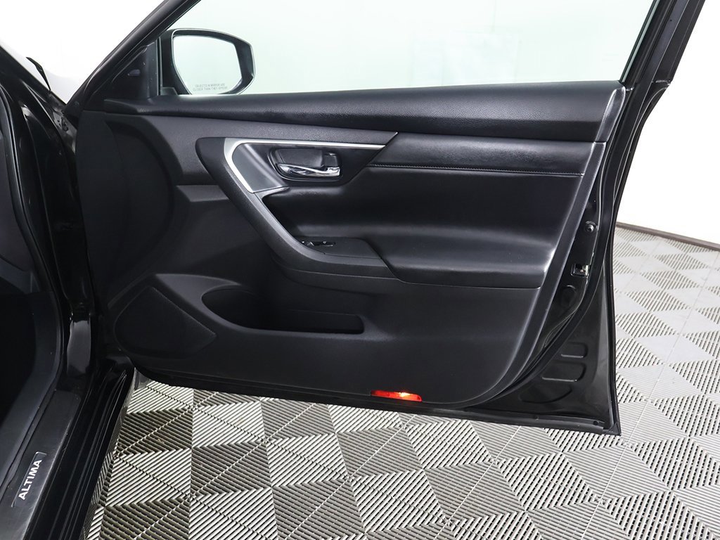 Used 2017 Nissan Altima 2.5 SL w/ Moonroof Package image 24