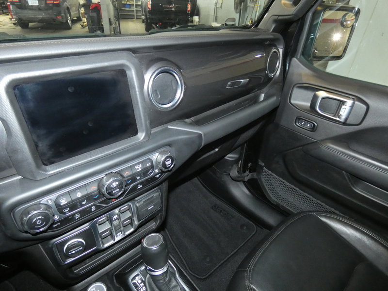 Used 2022 Jeep Wrangler Unlimited Sahara image 11