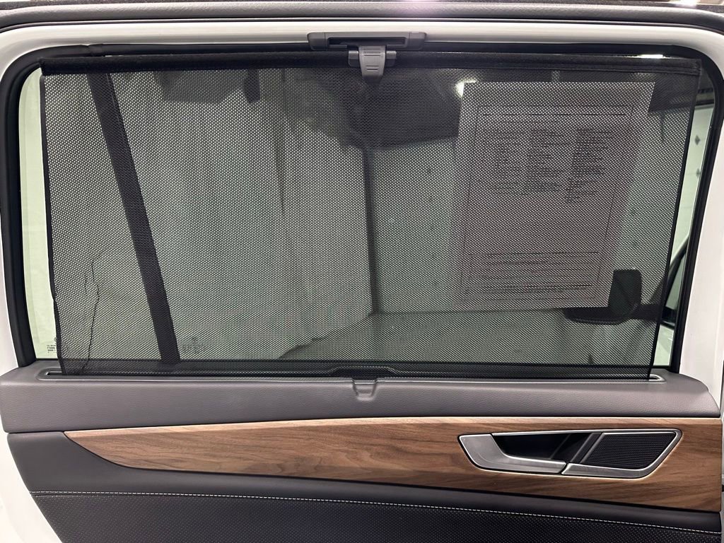 Used 2025 Volkswagen Atlas SE image 41