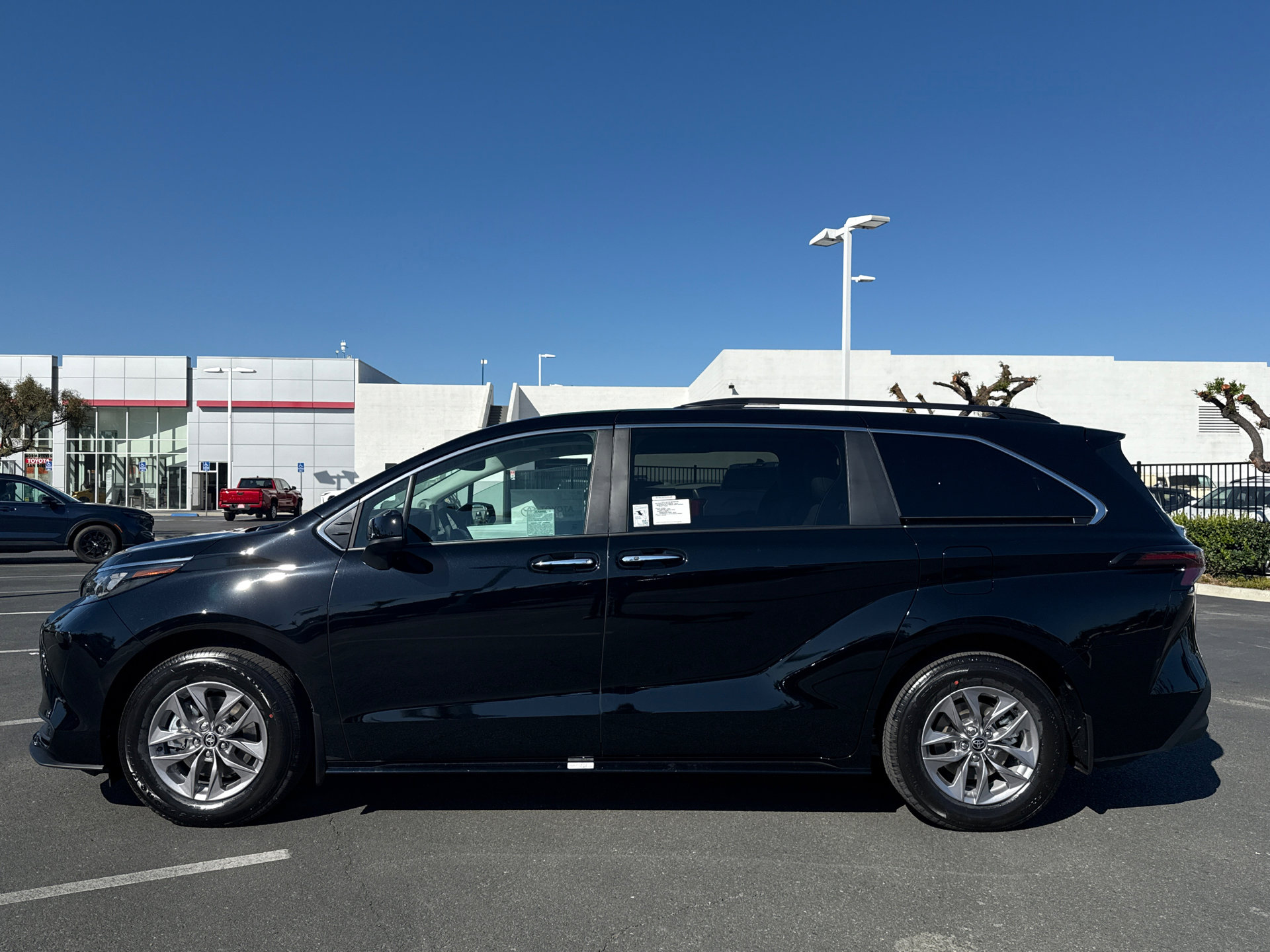 New 2026 Toyota Sienna XLE image 5