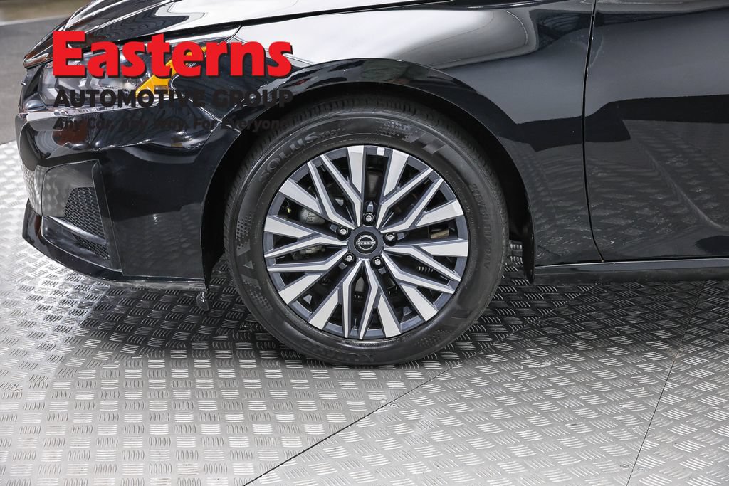 Used 2025 Nissan Altima 2.5 SV FWD image 30