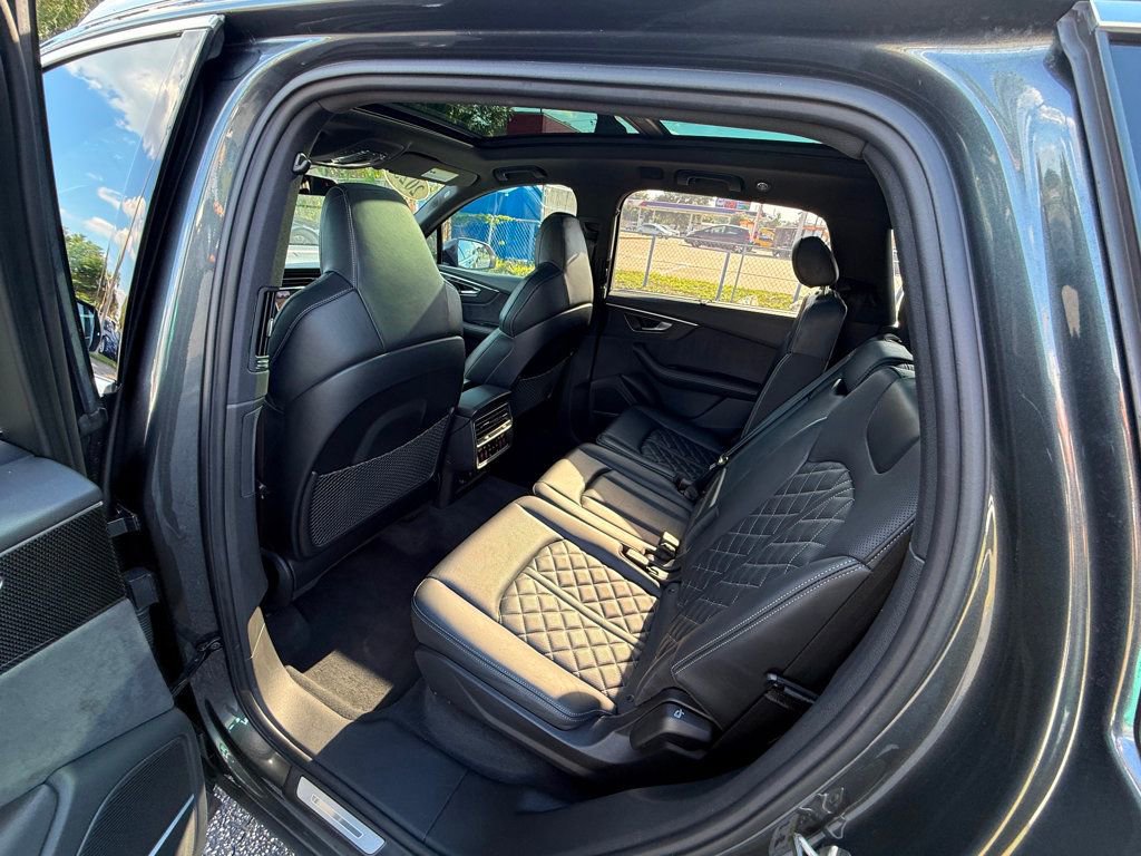 Used 2023 Audi SQ7 Prestige AWD/4WD image 28