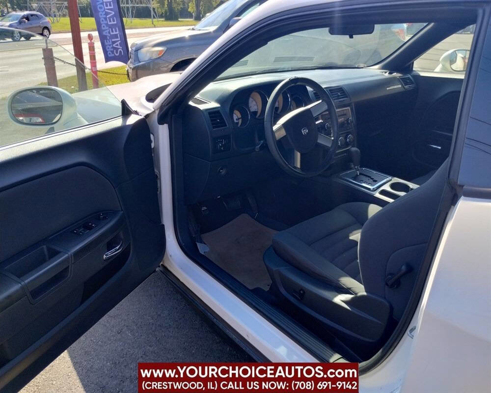 Used 2010 Dodge Challenger SE image 12