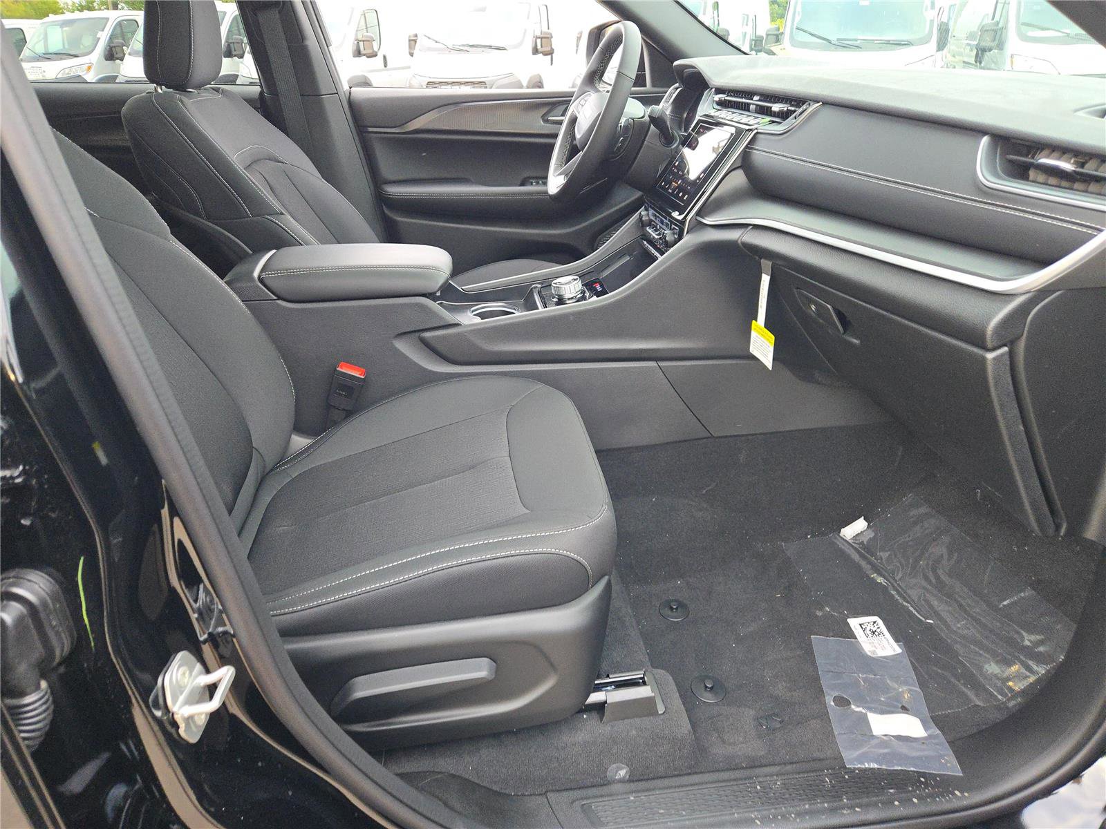 New 2025 Jeep Grand Cherokee Laredo w/ Luxury Tech Group I image 7