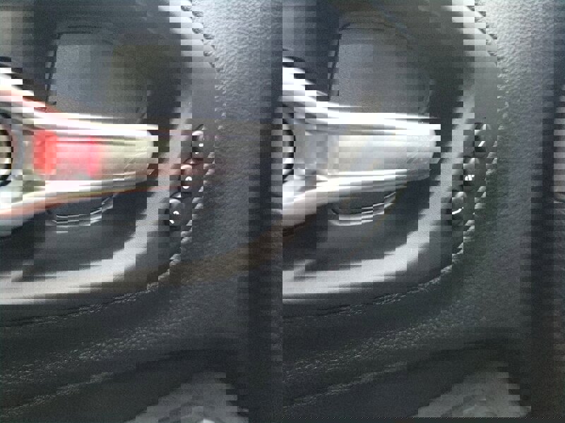 Used 2019 Jeep Cherokee Overland w/ Technology Group image 30