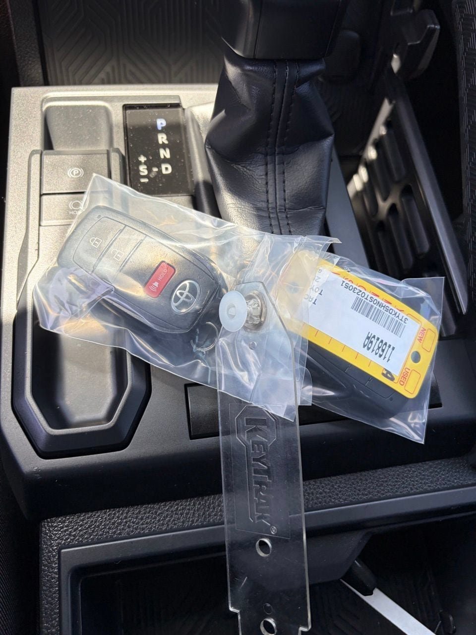 Used 2025 Chevrolet Trax RS FWD image 11
