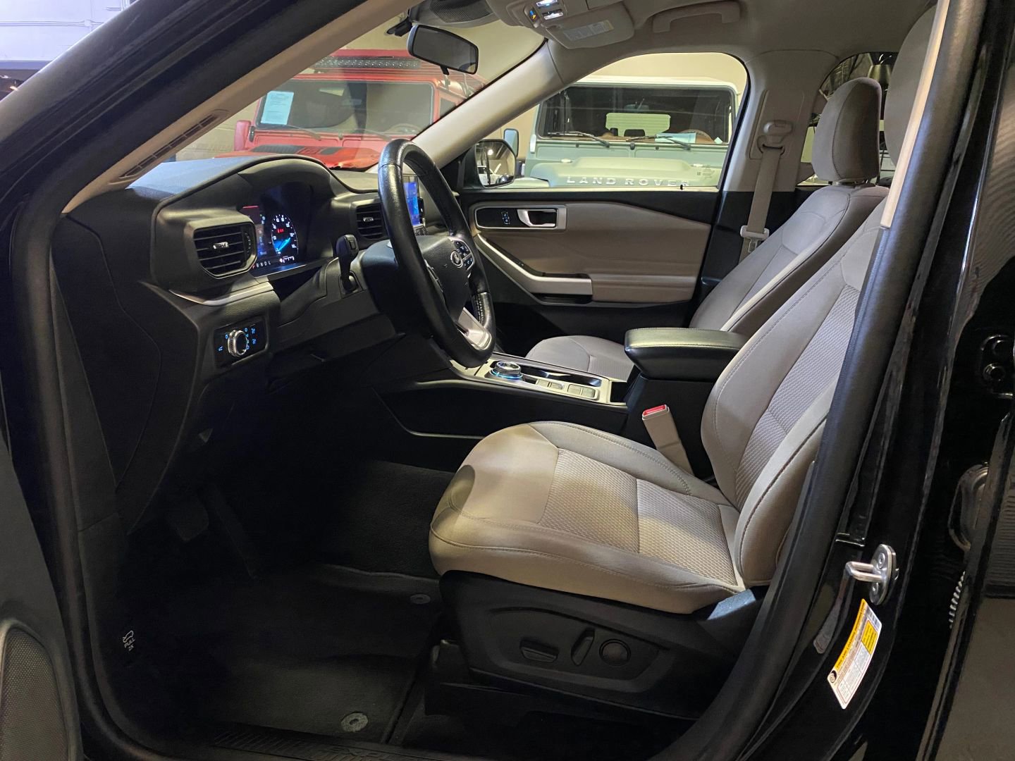 Used 2023 Ford Explorer XLT image 13