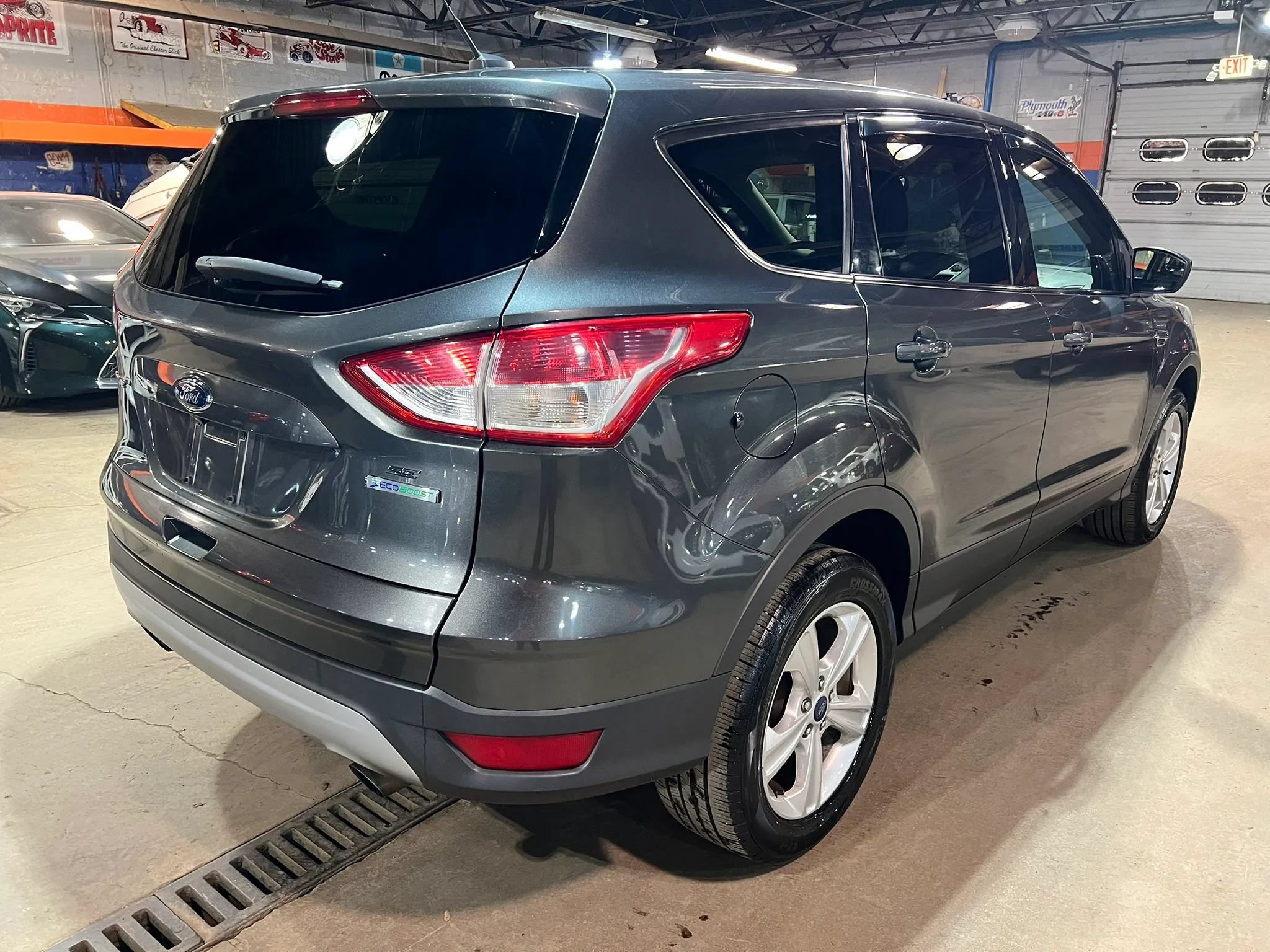 Used 2016 Ford Escape SE w/ SE Cold Weather Package FWD image 3