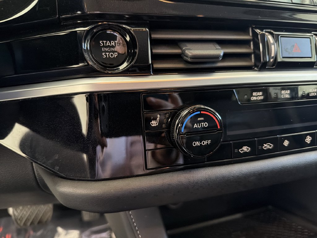Certified 2025 Nissan Pathfinder SL FWD image 33