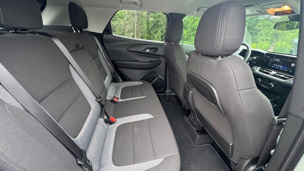 Used 2025 Chevrolet TrailBlazer LT w/ Convenience Package FWD image 9