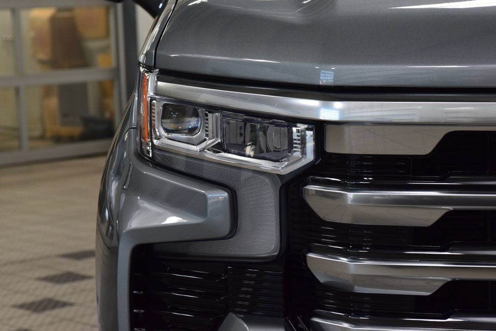 Used 2026 Chevrolet Silverado 1500 High Country w/ Technology Package AWD/4WD image 10