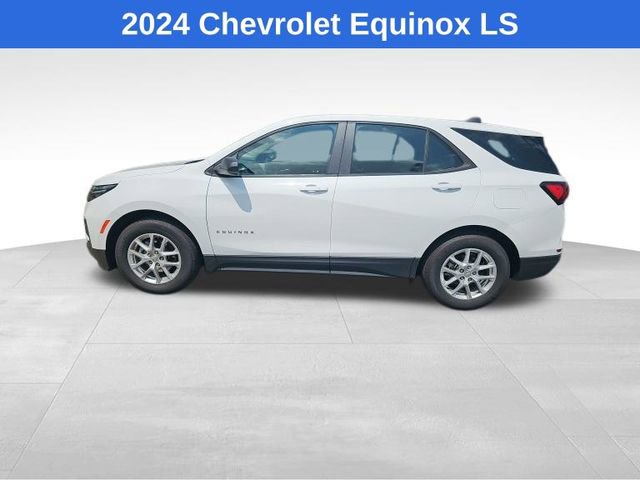 Used 2024 Chevrolet Equinox LS image 2
