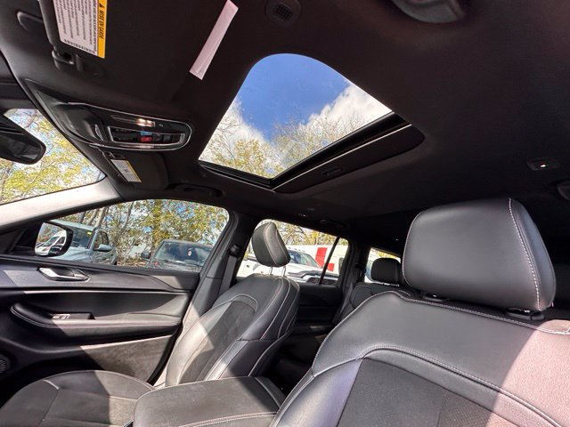 Used 2023 Jeep Grand Cherokee L Altitude AWD/4WD image 27