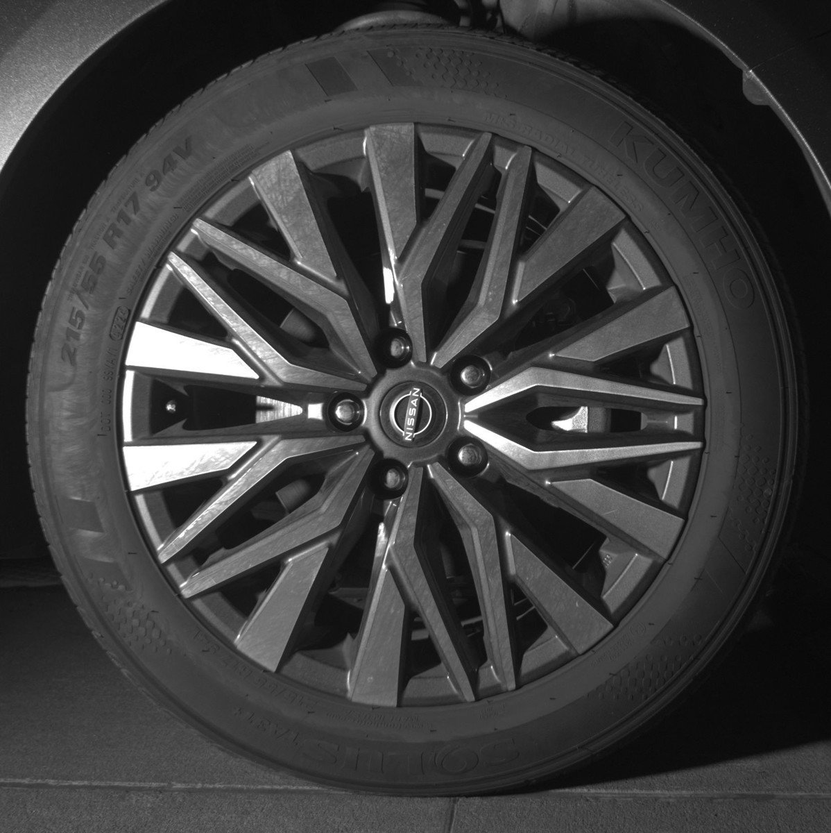 Used 2025 Nissan Altima 2.5 SV FWD image 13