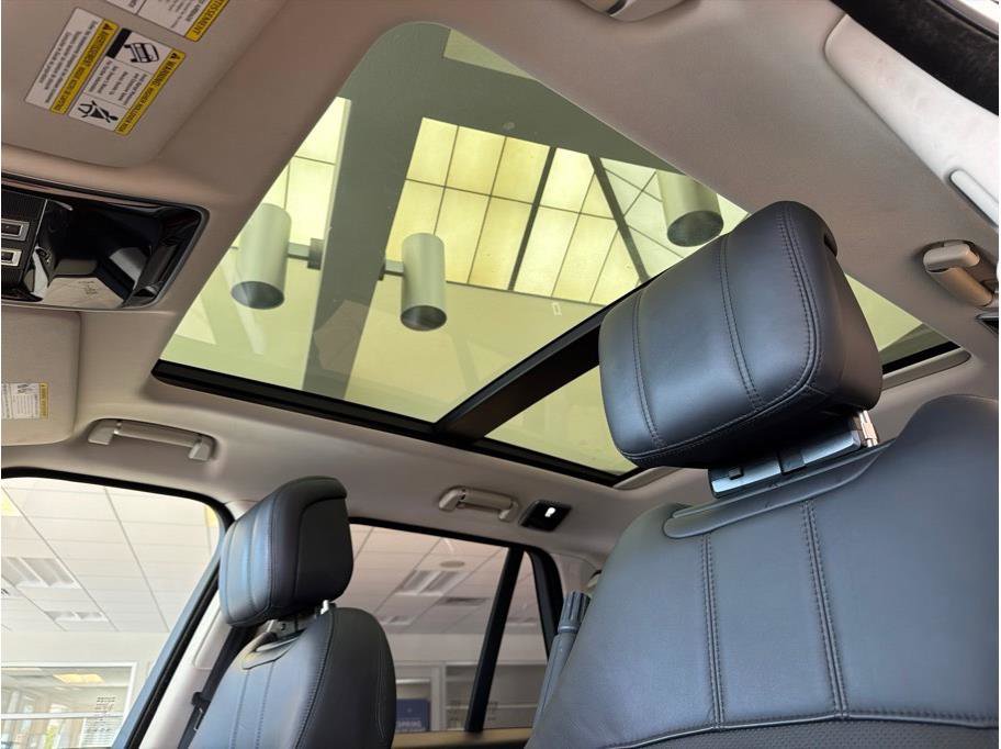 Used 2019 Land Rover Range Rover HSE image 31