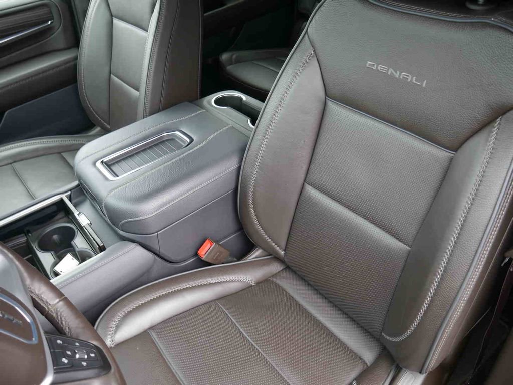 Used 2024 GMC Yukon XL Denali image 31