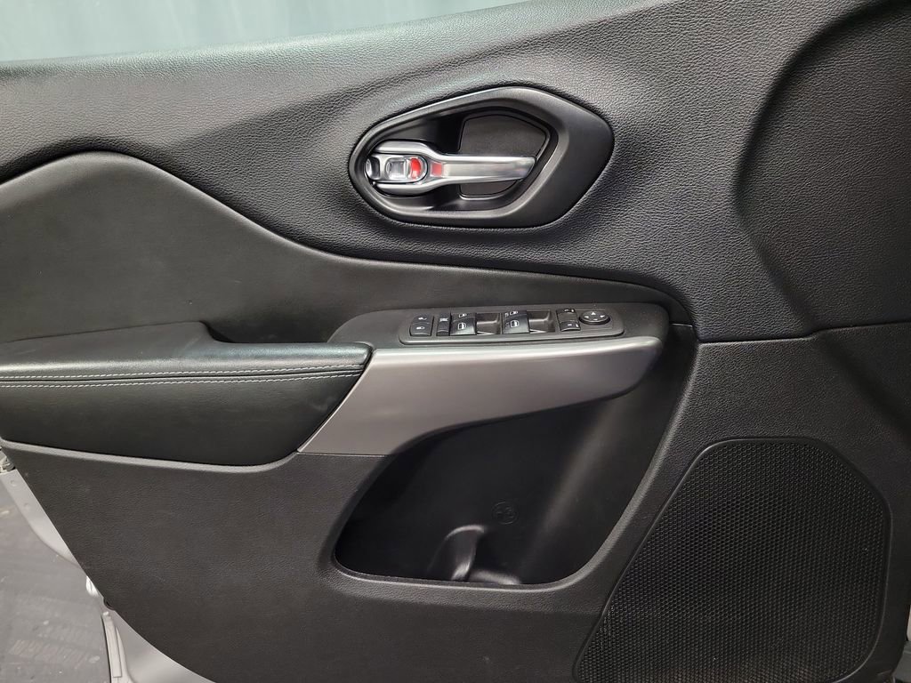 Used 2021 Jeep Cherokee Latitude image 22