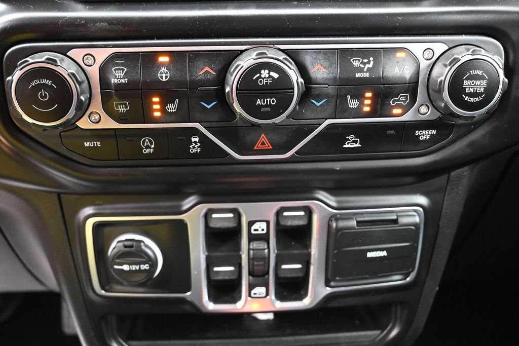 Used 2023 Jeep Wrangler Unlimited Sahara w/ Cold Weather Group AWD/4WD image 16