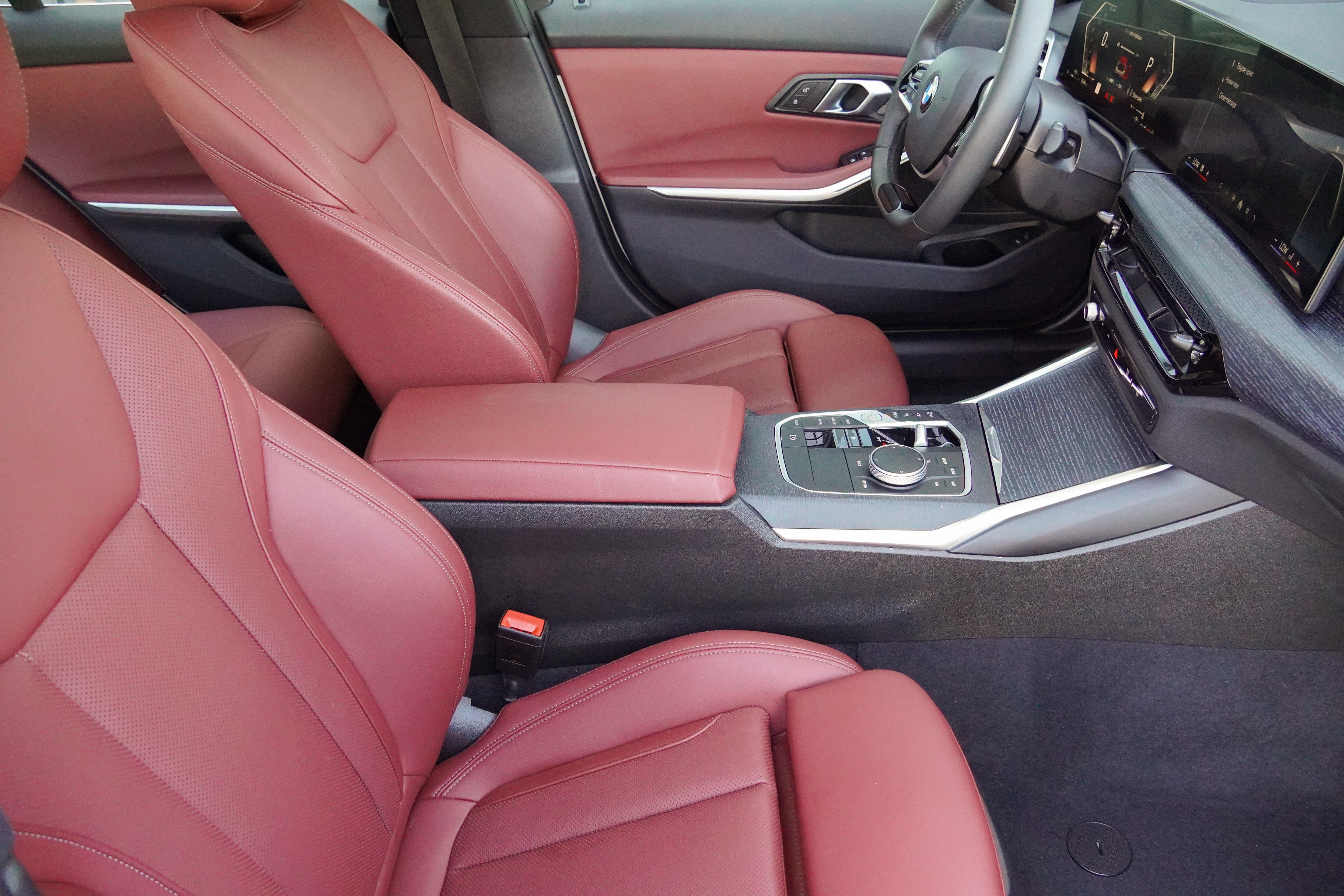 Certified 2025 BMW 330i Sedan RWD image 9