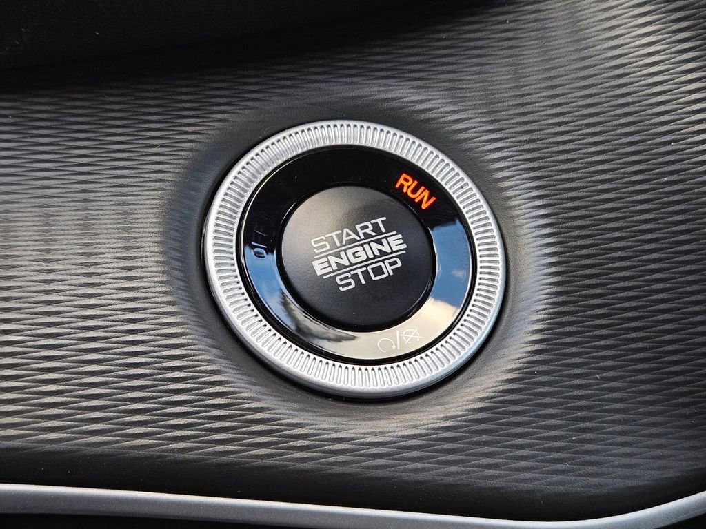 New 2025 Jeep Grand Cherokee Altitude image 23