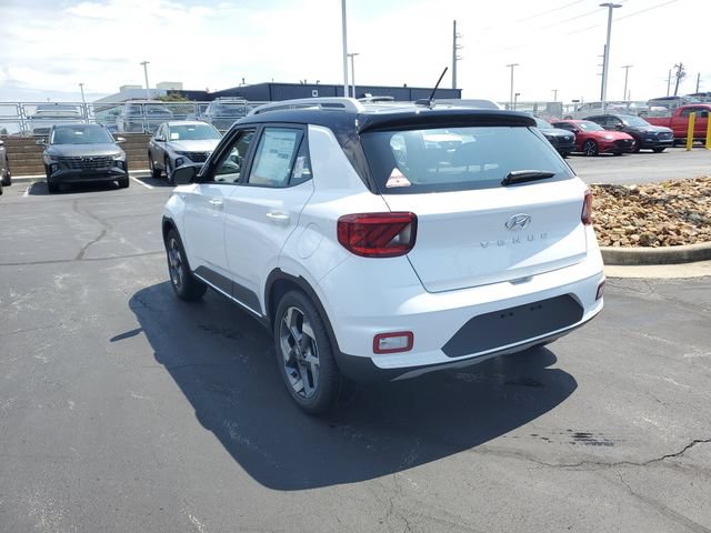New 2026 Hyundai Venue SEL FWD image 3
