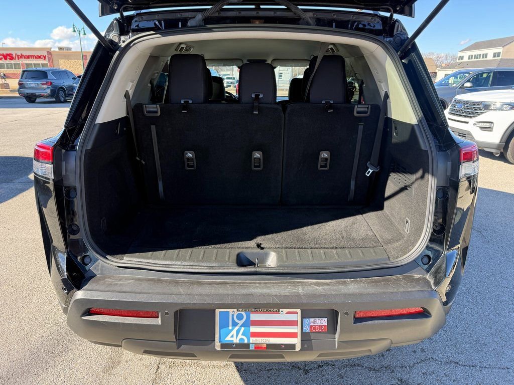 Used 2023 Nissan Pathfinder SV FWD image 18