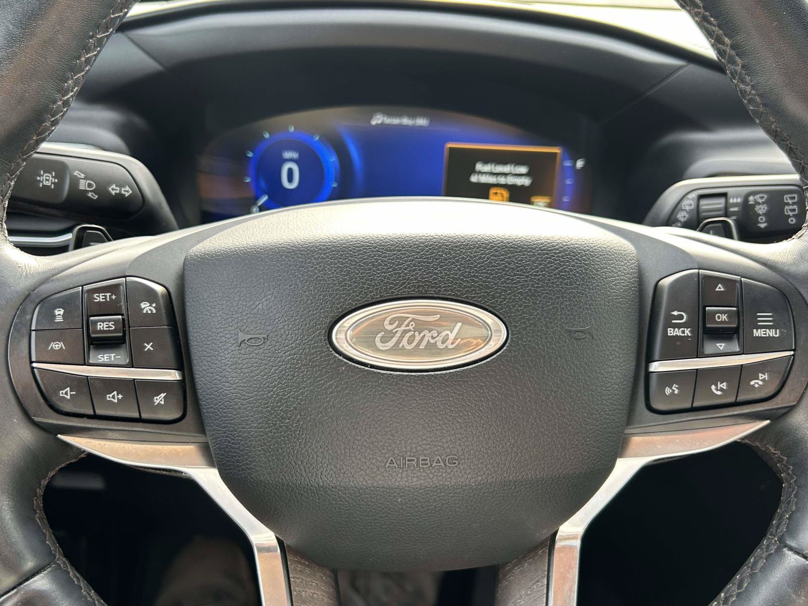 Used 2020 Ford Explorer Platinum w/ Premium Technology Package AWD/4WD image 23