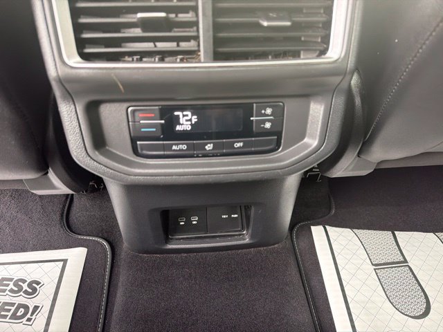 Used 2024 Volkswagen Atlas SE w/ Black Wheel Package AWD/4WD image 8