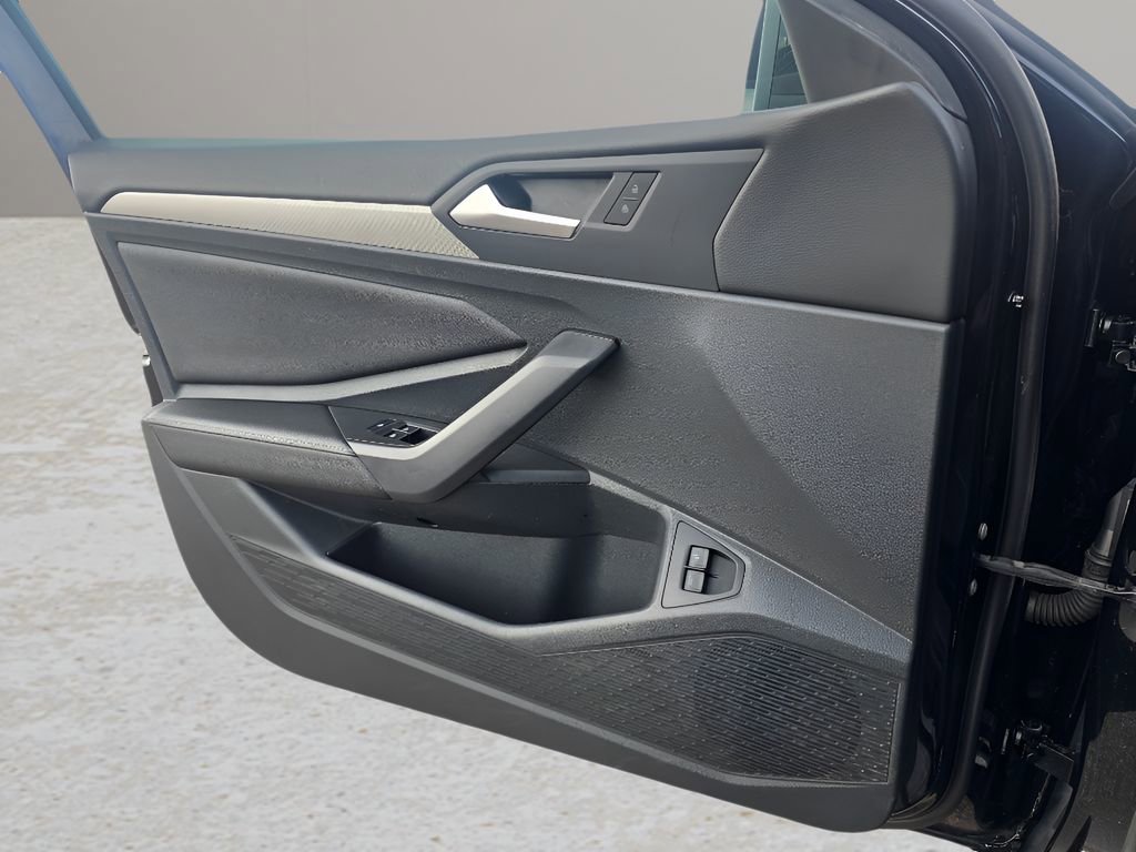 Used 2023 Volkswagen Jetta Sport image 17