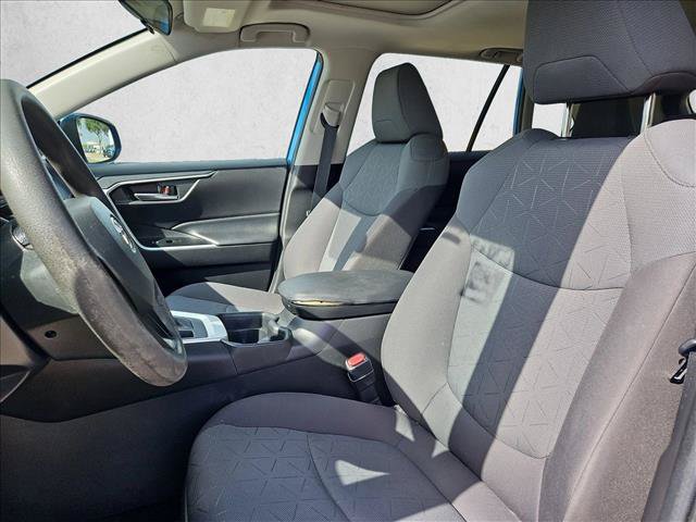 Used 2020 Toyota RAV4 XLE w/ Convenience Package FWD image 17