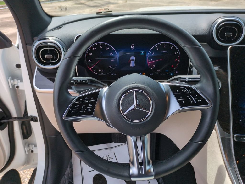 Used 2025 Mercedes-Benz GLC 300 4MATIC image 16