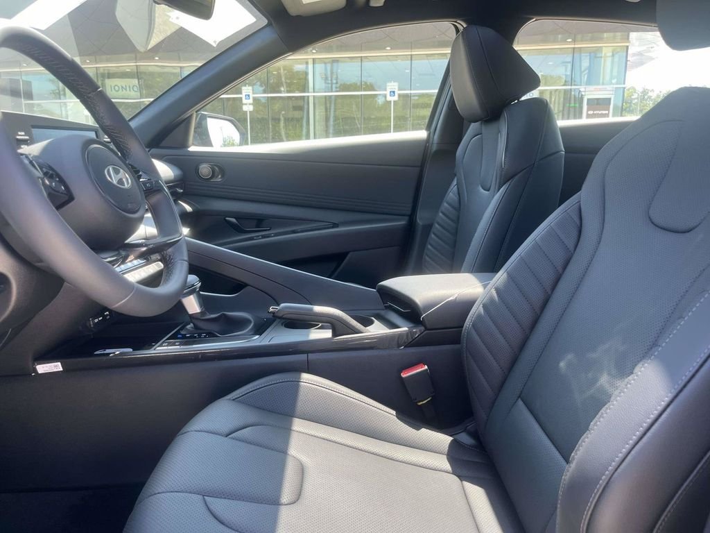 New 2026 Hyundai Elantra SEL Sport FWD image 17