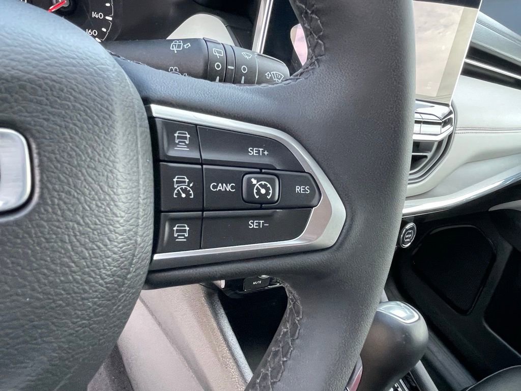 Certified 2024 Jeep Compass Limited image 29