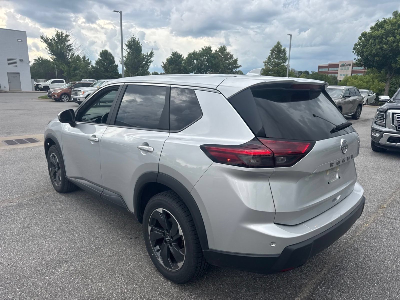 Used 2025 Nissan Rogue SV FWD image 7