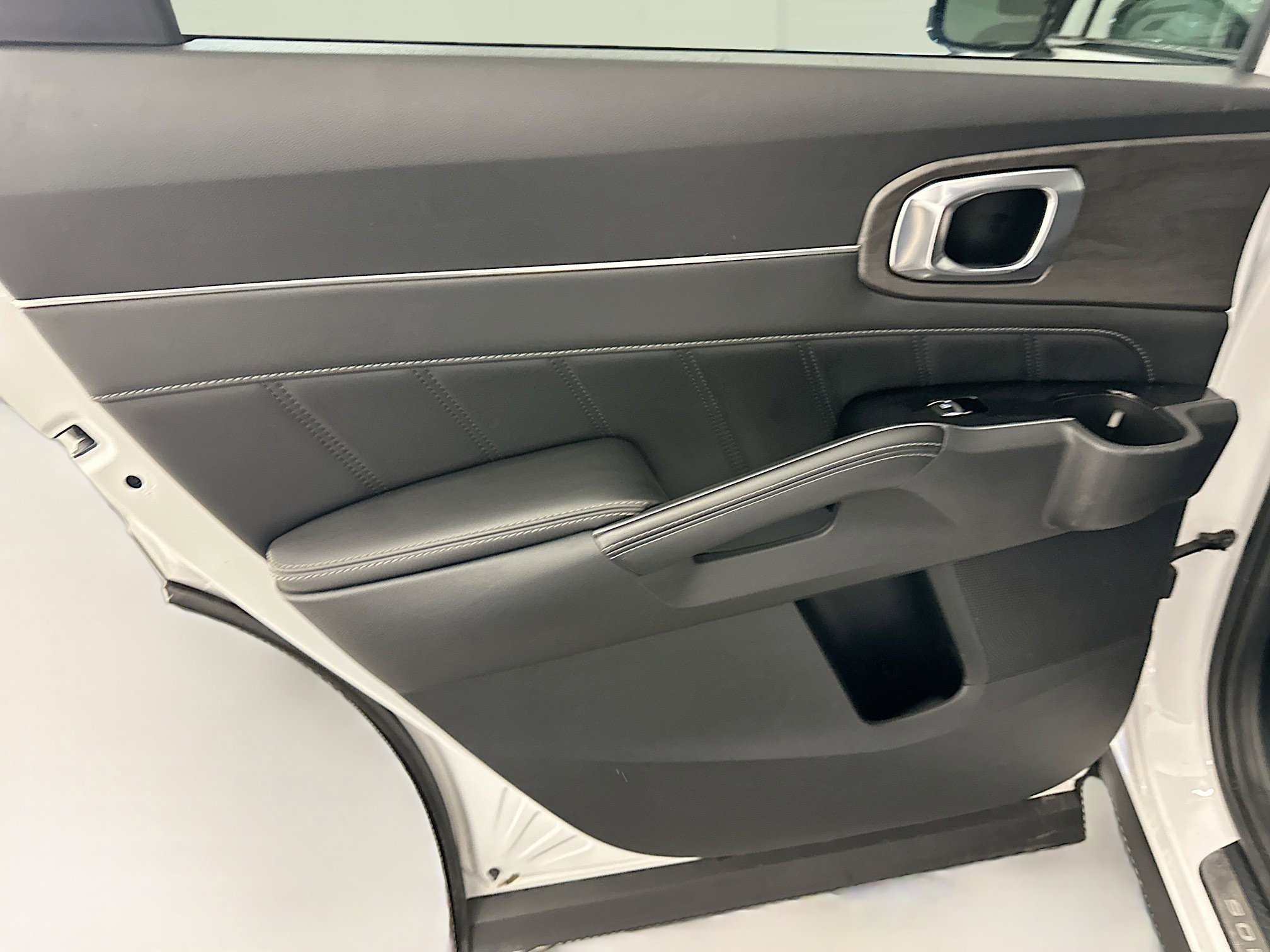 Used 2024 Kia Sorento SX image 28