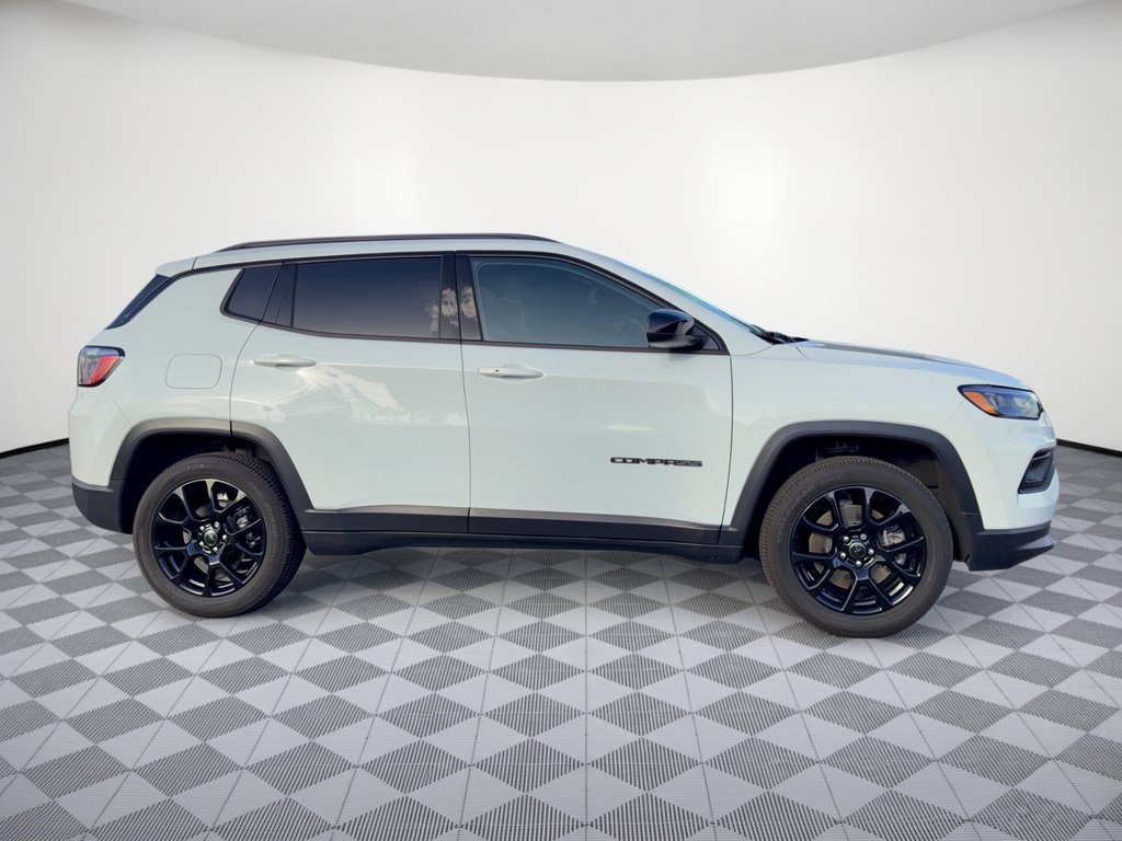 Used 2025 Jeep Compass Latitude w/ Altitude Special Edition AWD/4WD image 8