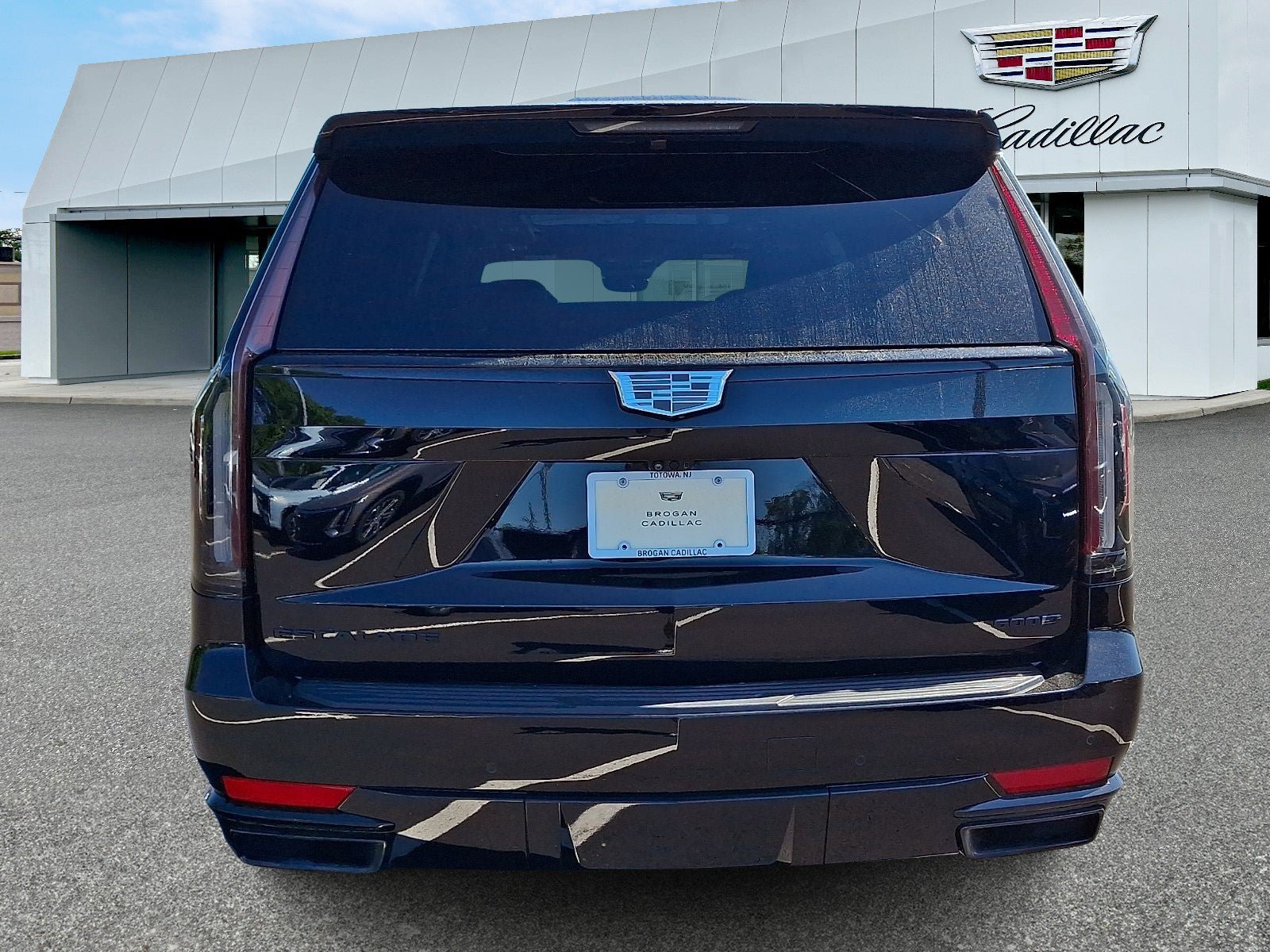 Used 2024 Cadillac Escalade ESV Sport Platinum AWD/4WD image 5