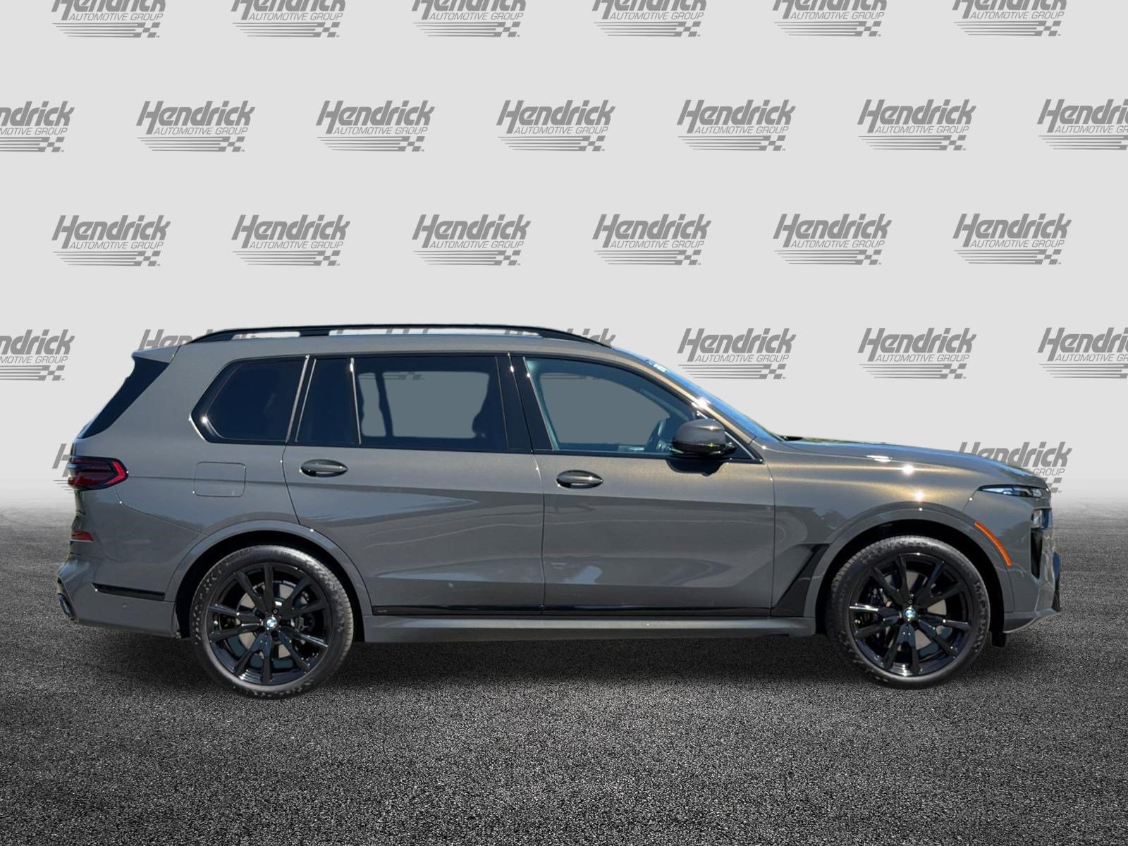 Used 2026 BMW X7 xDrive40i w/ M Sport Package AWD/4WD image 3