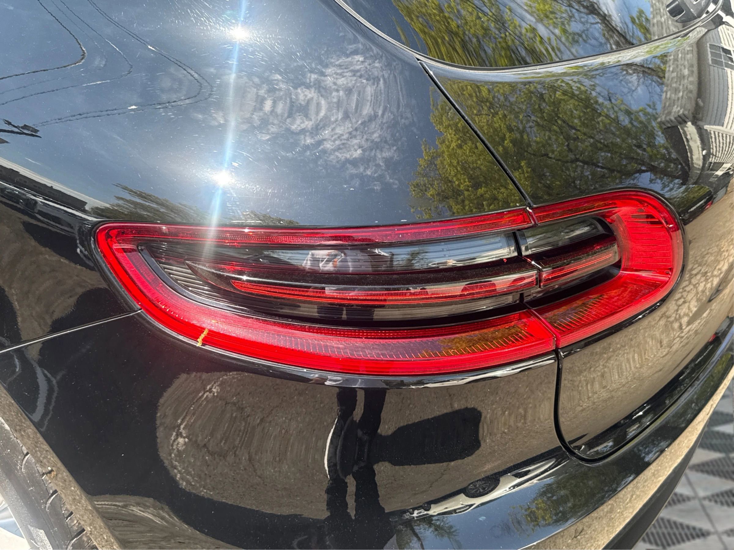 Used 2018 Porsche Macan Sport Edition AWD/4WD image 27